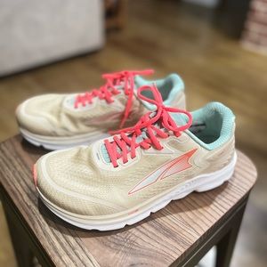 Altra women size 8